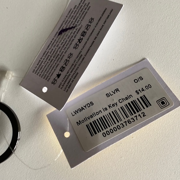 Lululemon motivation is key chain. DON’T SWEAT IT - Picture 2 of 5